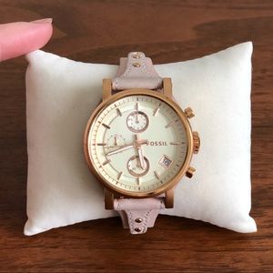 🍁😍 Comes w/ TWO Bands!!- Rose Gold Fossil Watch